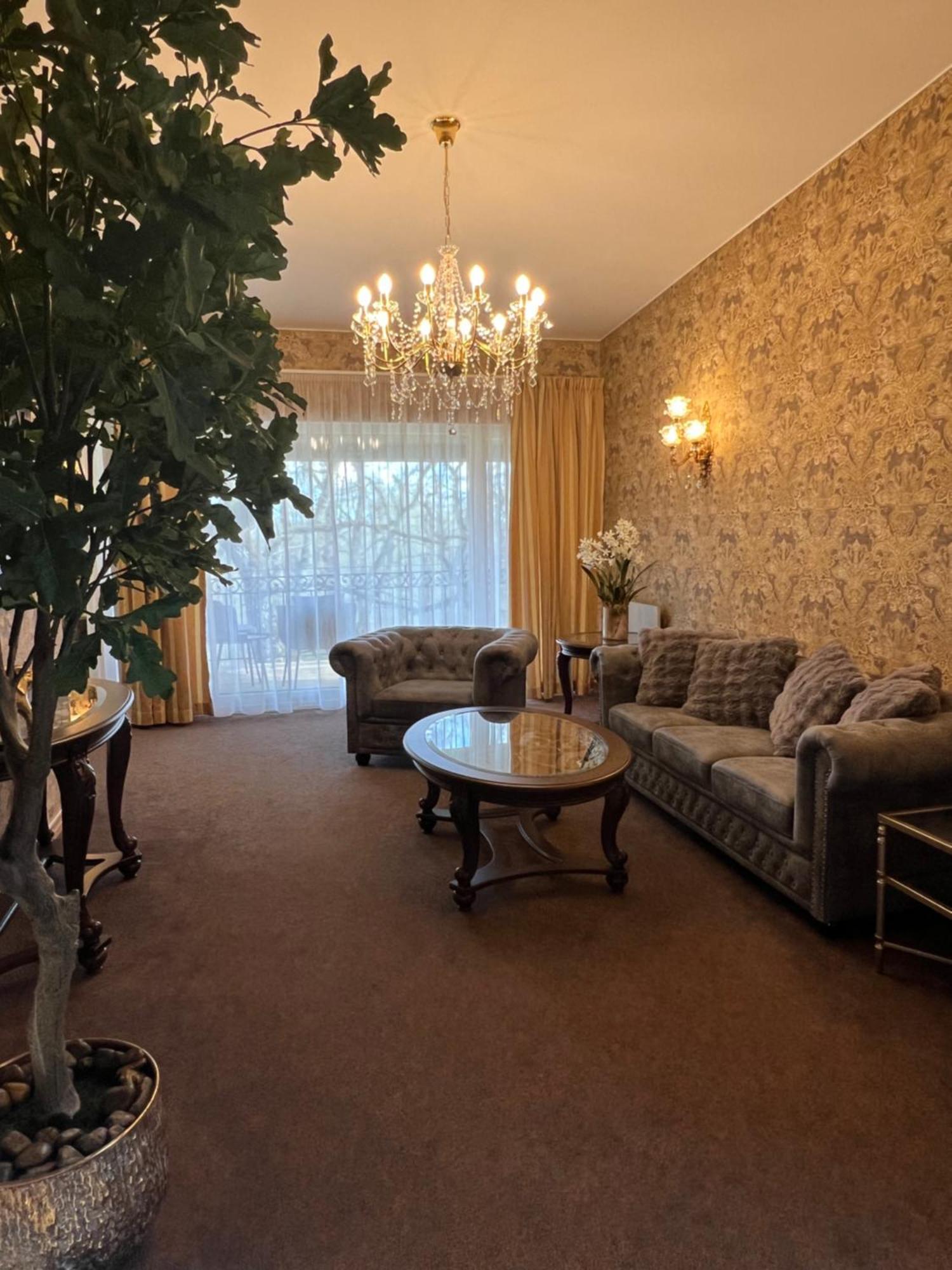 Villa Hotel Theresa Rakvere Exteriör bild